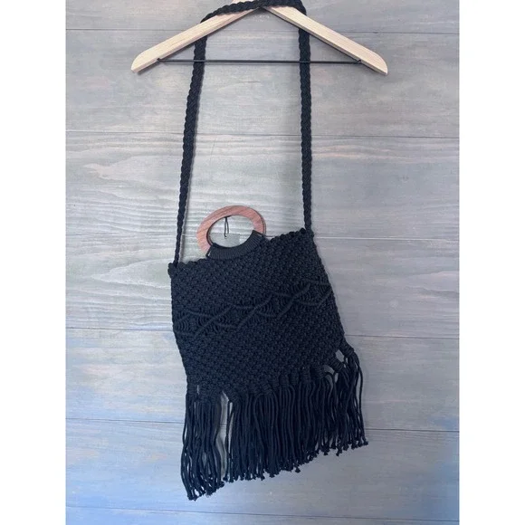 Danielle Nicole Macrame Crochet Handbag Black Boho Fringe Wood Handle Crossbody - Picture 4 of 4